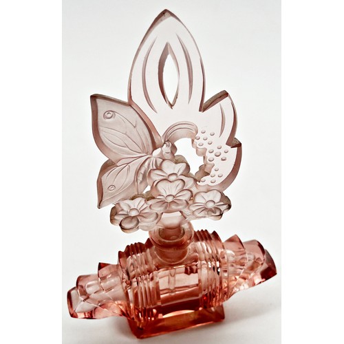 184 - An Art Deco pink glass scent bottle, with floral engraved stopper and intact dabber , 20.5cm high x ... 