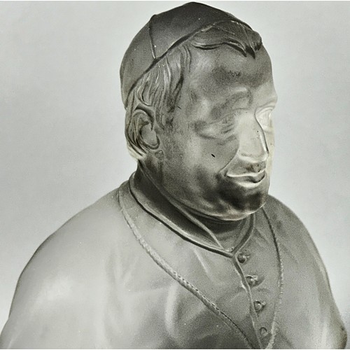 186 - An antique St Louis Depose frosted glass bust of Pope Pius IX (1846-1878), stamp to the back, 26cm h... 