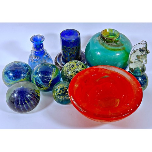 194 - Five spherical Mdina Glass paperweights, a Mdina Glass horse head paperweight, together with four fu... 