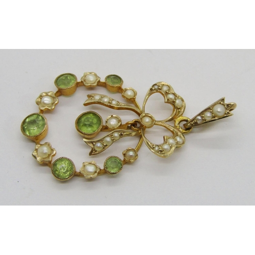 321 - Edwardian 9ct garland design pendant set with peridot and seed pearls, 3.9cm L approx, 2.7g