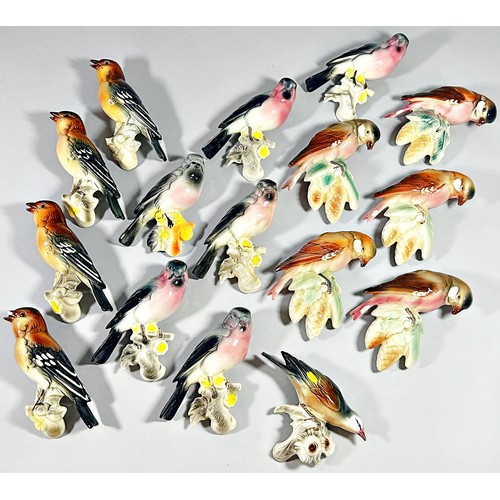 126 - A collection ceramic wall mounted bird ornaments to include Bullfinches, Kingfishers, etc, including... 