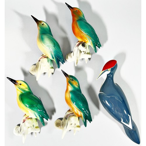 126 - A collection ceramic wall mounted bird ornaments to include Bullfinches, Kingfishers, etc, including... 