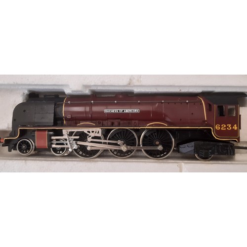 704 - Collection of 00 gauge models and lineside buildings comprising Hornby R542 Duchess Mail Train Set w... 