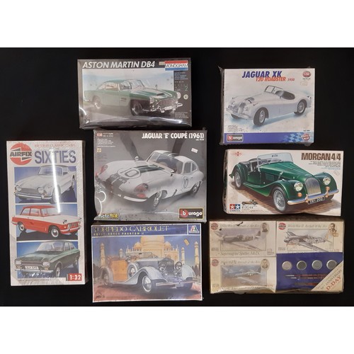 707 - Six 1990's boxed model kits of classic cars by Airfix, Burago, Italeri, Monogram and Tamiya together... 