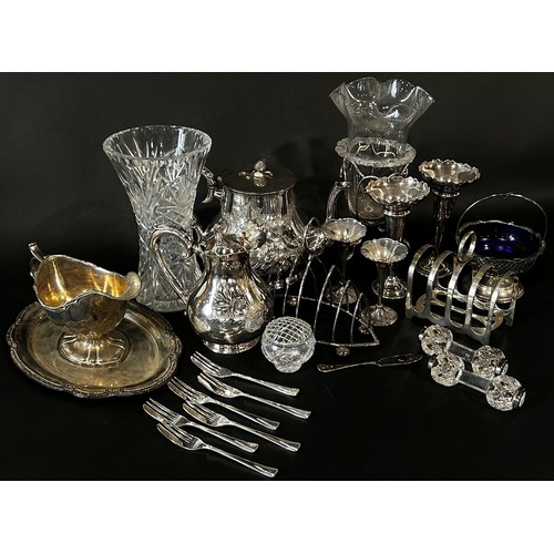 215 - A mixed selection of silver plated tableware including teapots, a rose bowl, a vinaigrette stand, tr... 