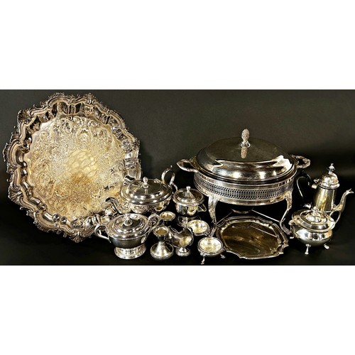 231 - A mixed selection good quality silver plated ware, including a soup tureen with burner and Pyrex lin... 