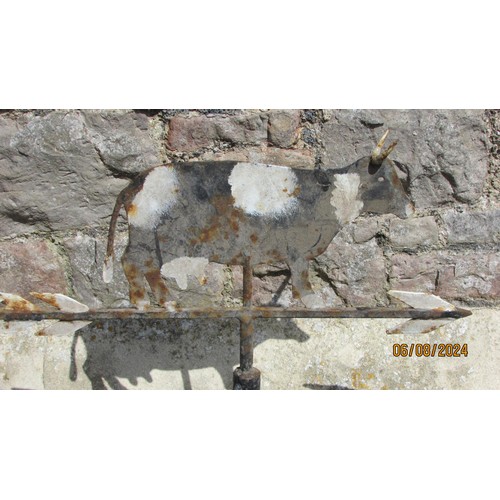 1115 - An old weathered painted ironwork weathervane with stylised cow finial, 88cm high, 58cm wide (maximu... 