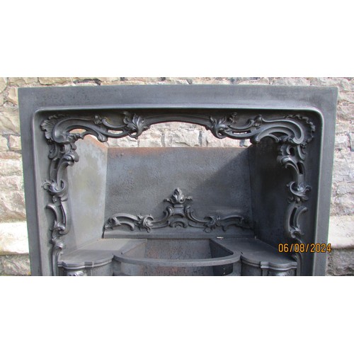 1118 - A good quality Victorian cast iron fire insert, with pierced scrolled and foliate borders, 96cm high... 