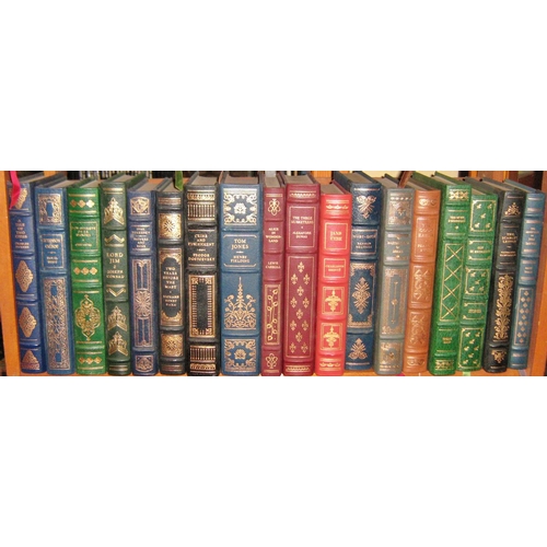 621 - A large library of classic novels published by Reader's Digest in attractive leather & gilt bindings... 