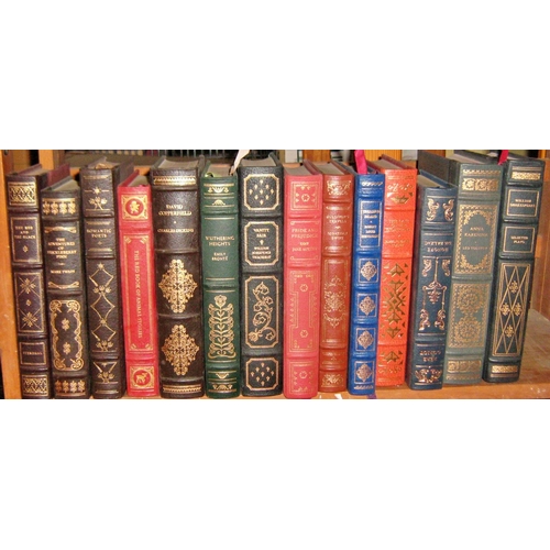 621 - A large library of classic novels published by Reader's Digest in attractive leather & gilt bindings... 