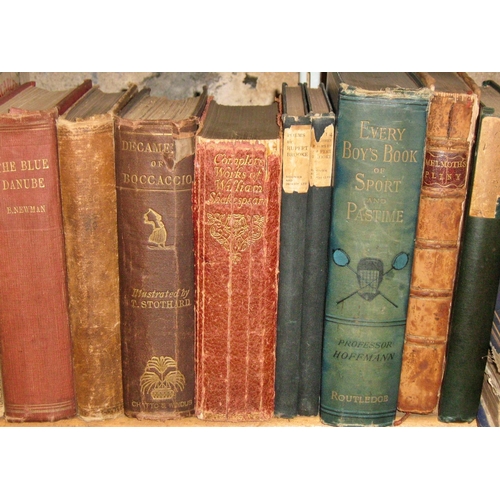 654 - Late 19th / early 20th century collection of history, literature and biography to include Henry Irvi... 