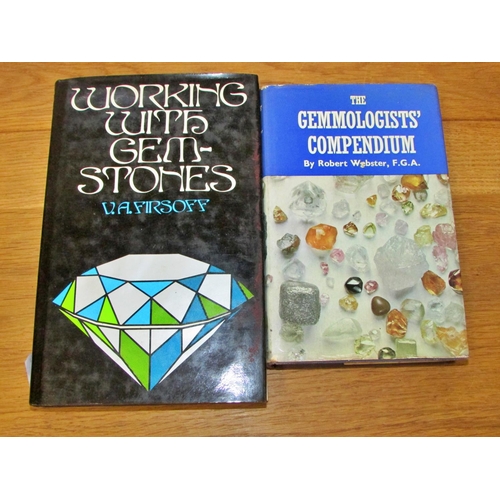 660 - An extensive collection of reference books relating to jewellery, gemstones, gold, silver, ceramics,... 