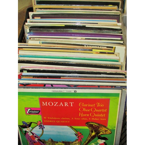 661 - An extensive collection of classical records, LPs / 78s / singles to include Mozart, Handel, Dvorak,... 