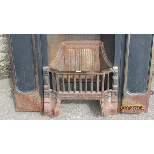 1134 - An Art Nouveau cast iron fire surround, 102 x 90cm.