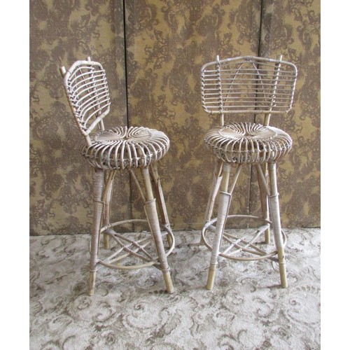 1178 - A pair of high woven bar/counter stools/chairs, 101cm high