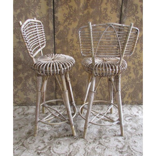 1178 - A pair of high woven bar/counter stools/chairs, 101cm high