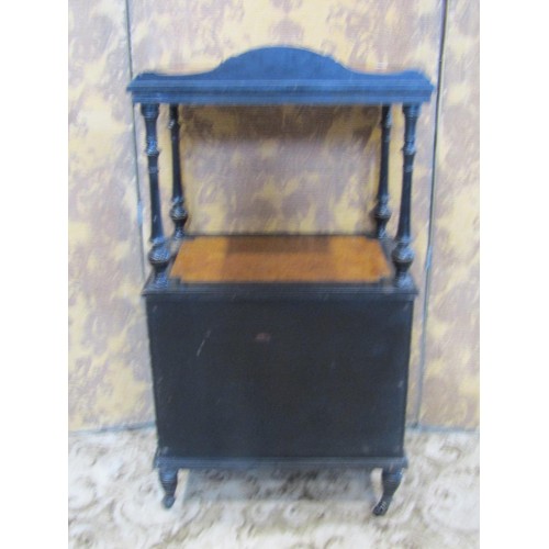 1241 - A Victorian watnot with enclosed base with amboyna wood panels and ebonised borders