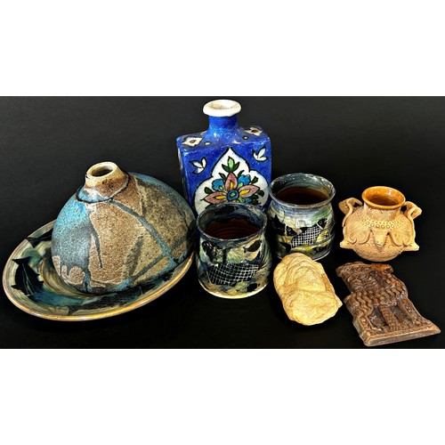 143 - A collection of items to include a Persian blue ground flask, Mdina glass vase, further glassware, s... 