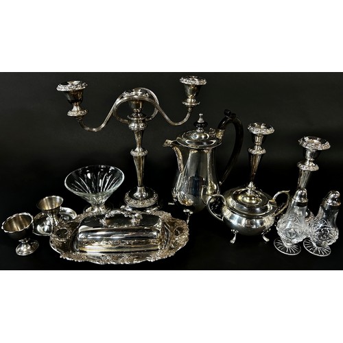 231 - A mixed selection good quality silver plated ware, including a soup tureen with burner and Pyrex lin... 