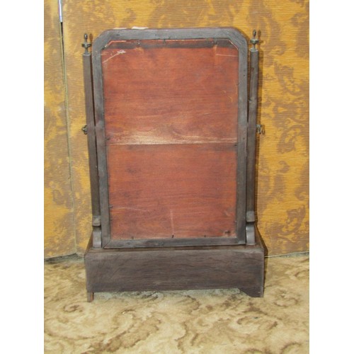 1395 - A small late 18th century mahogany dressing mirror, the base fitted with three drawers with turned b... 