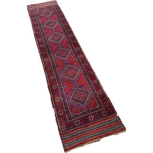 1752 - A Meshwani runner with a repeating red and blue diamond pattern 253cm x 57cm