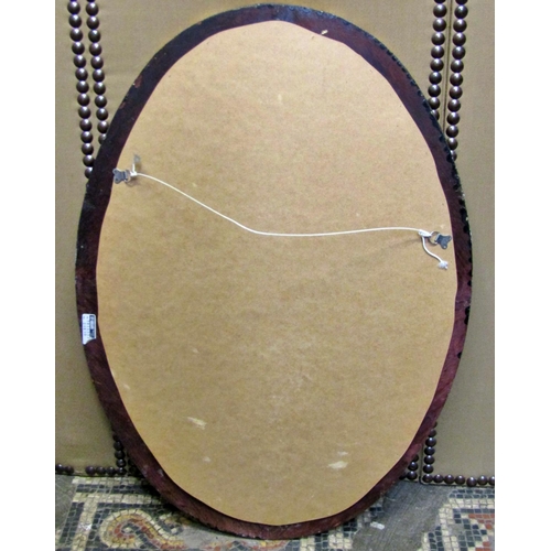 1411 - An oval gilt framed wall mirror, 90 x 64 cm