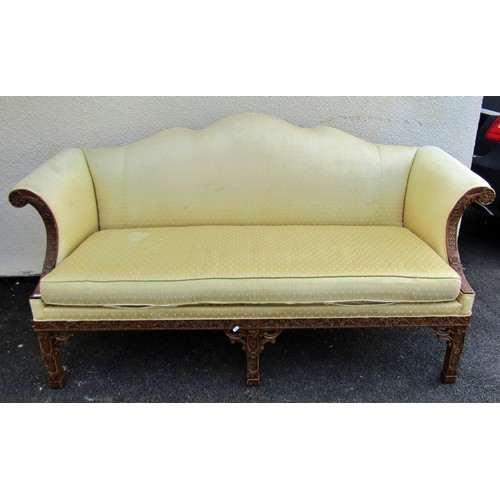 1550 - A good quality Georgian style mahogany framed sofa, with serpentine back, rolled arms and shallow ca... 