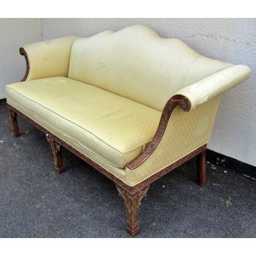 1550 - A good quality Georgian style mahogany framed sofa, with serpentine back, rolled arms and shallow ca... 