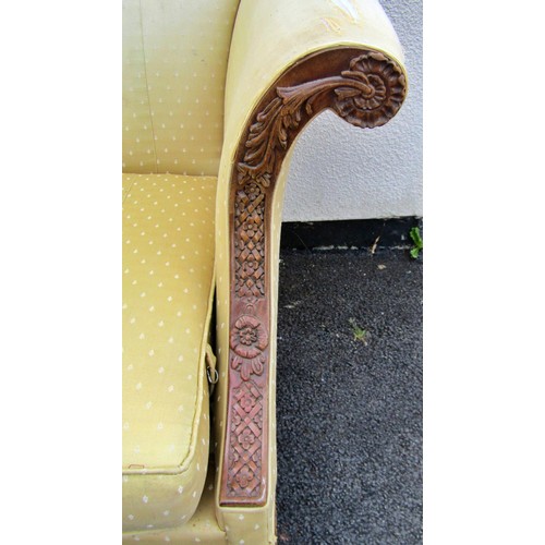 1550 - A good quality Georgian style mahogany framed sofa, with serpentine back, rolled arms and shallow ca... 