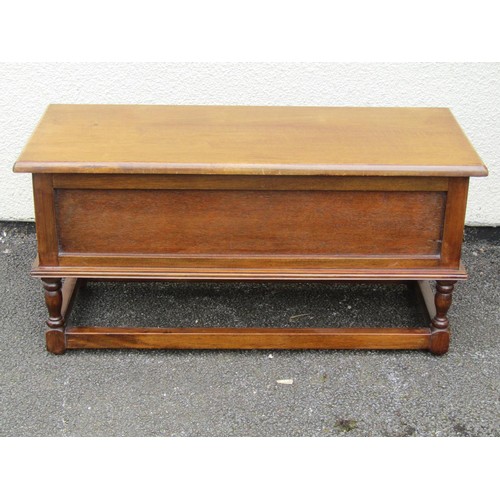 1557A - A Bevan Funnell ‘Reprodux’ reproduction oak box settle in the old English style, 103cm high, 86 x 39... 