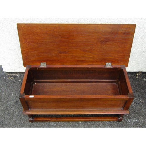 1557A - A Bevan Funnell ‘Reprodux’ reproduction oak box settle in the old English style, 103cm high, 86 x 39... 