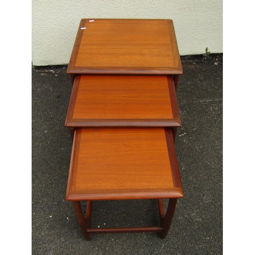 1579 - A graduating nest of three G Plan teak occasional tables, 50cm high, 50cm diameter