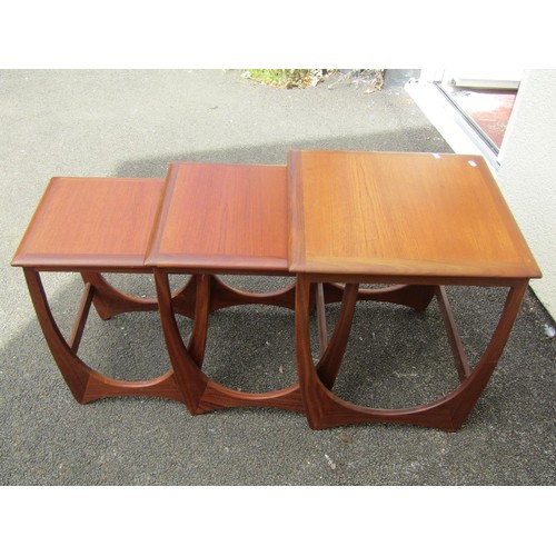 1579 - A graduating nest of three G Plan teak occasional tables, 50cm high, 50cm diameter