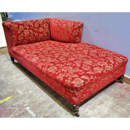 1582 - A large upholstered day bed / chaise lounge, in red floral and foliate covers, 77cm high, 191 x 100c... 