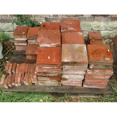 1037 - Architectural salvage - a quantity of floor tiles (3 sizes), the largest examples 23 cm square