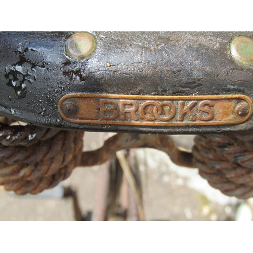 1041 - A vintage Raleigh bicycle with sprung Brooks leather saddle (af)