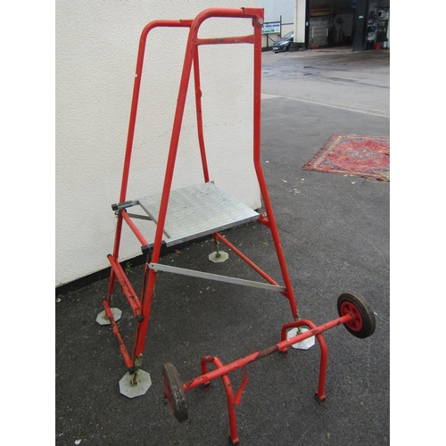 1094 - A Henchman folding and adjustable arborists ladder with tubular steel frame