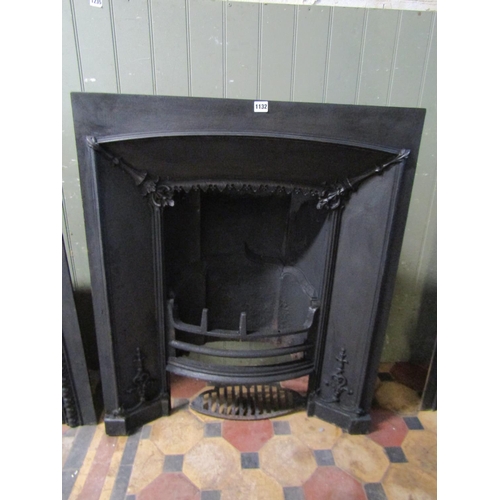 1132 - A Victorian cast iron fire insert, with moulded borders, 97 x 81cm.