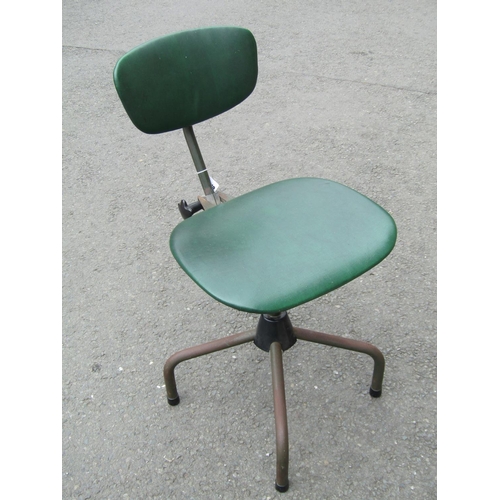 1149 - A vintage industrial office chair