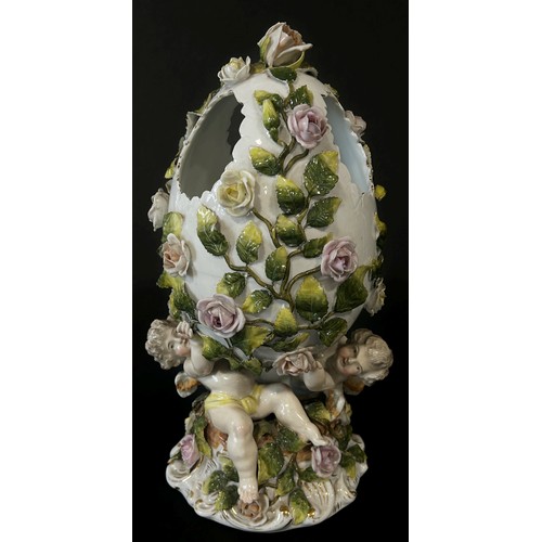 166 - Meissen style porcelain egg decorated with cherubs and roses etc.