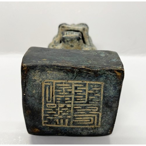 556 - A bronze seal with tiger head mount on a square cut base 8.5cm high x 5cm base