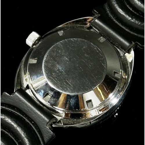 392 - Zenith: A gentleman’s scarce 1970’s automatic diver’s wristwatch, with luminous borders baton spacer... 