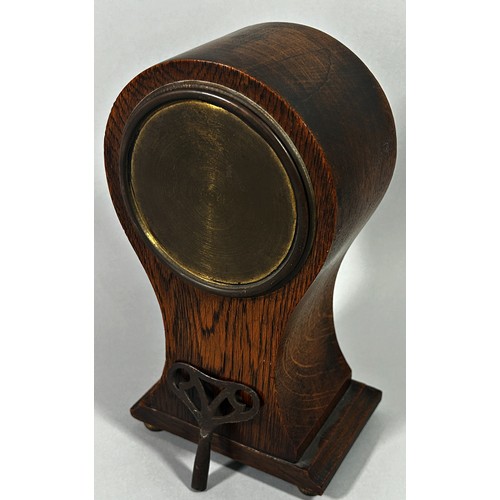 409 - A small Edwardian inlaid oak balloon mantle clock, 21 cm high