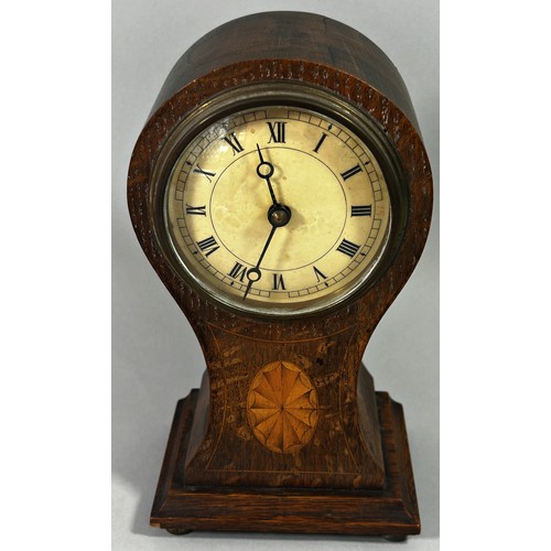 409 - A small Edwardian inlaid oak balloon mantle clock, 21 cm high