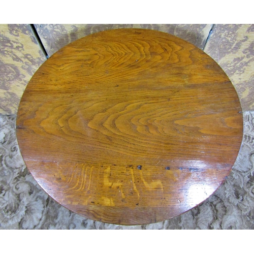 1367 - A George III country elm and oak snap-top tripod table, 72cm high, 68cm diameter.