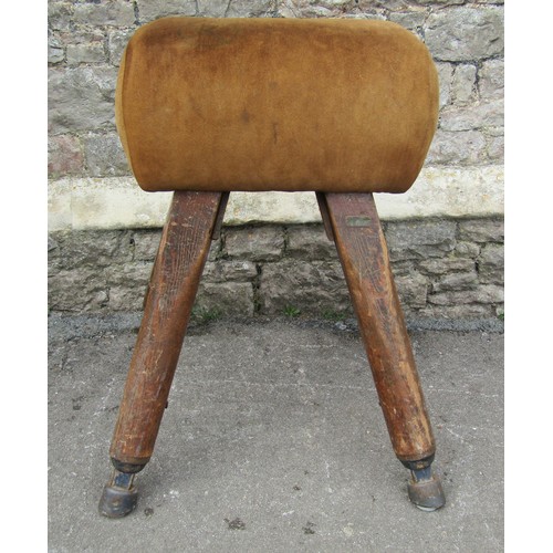 1434 - An early 20th century school gym pommel horse with adjustable horse hoof type supports supports, mak... 