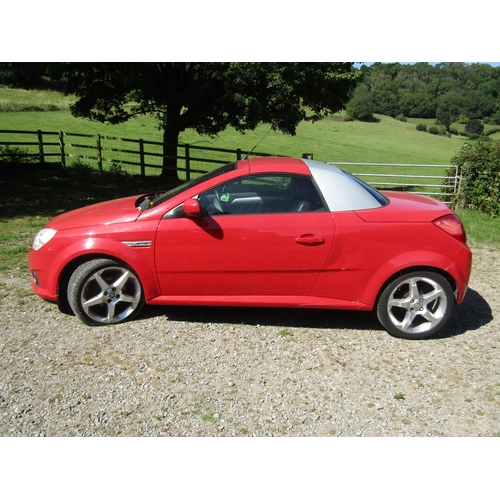 1140 - Private Local Vendor (retired and unable to drive) Vauxhall Tigra Exclusive REG: VE06 MWU, Red, petr... 