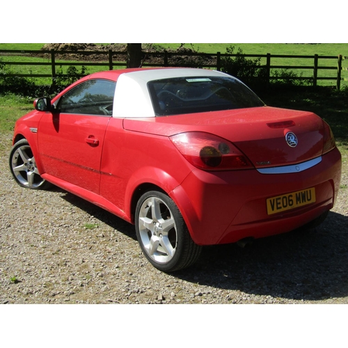 1140 - Private Local Vendor (retired and unable to drive) Vauxhall Tigra Exclusive REG: VE06 MWU, Red, petr... 