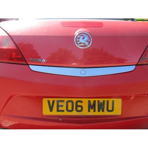 1140 - Private Local Vendor (retired and unable to drive) Vauxhall Tigra Exclusive REG: VE06 MWU, Red, petr... 