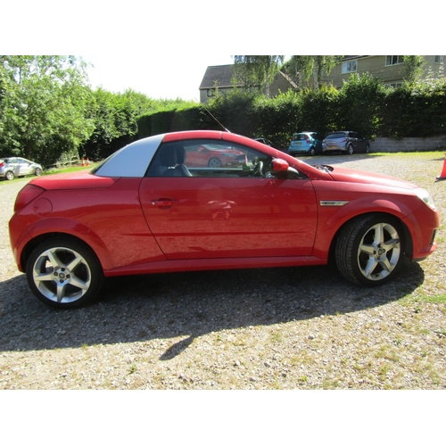 1140 - Private Local Vendor (retired and unable to drive) Vauxhall Tigra Exclusive REG: VE06 MWU, Red, petr... 